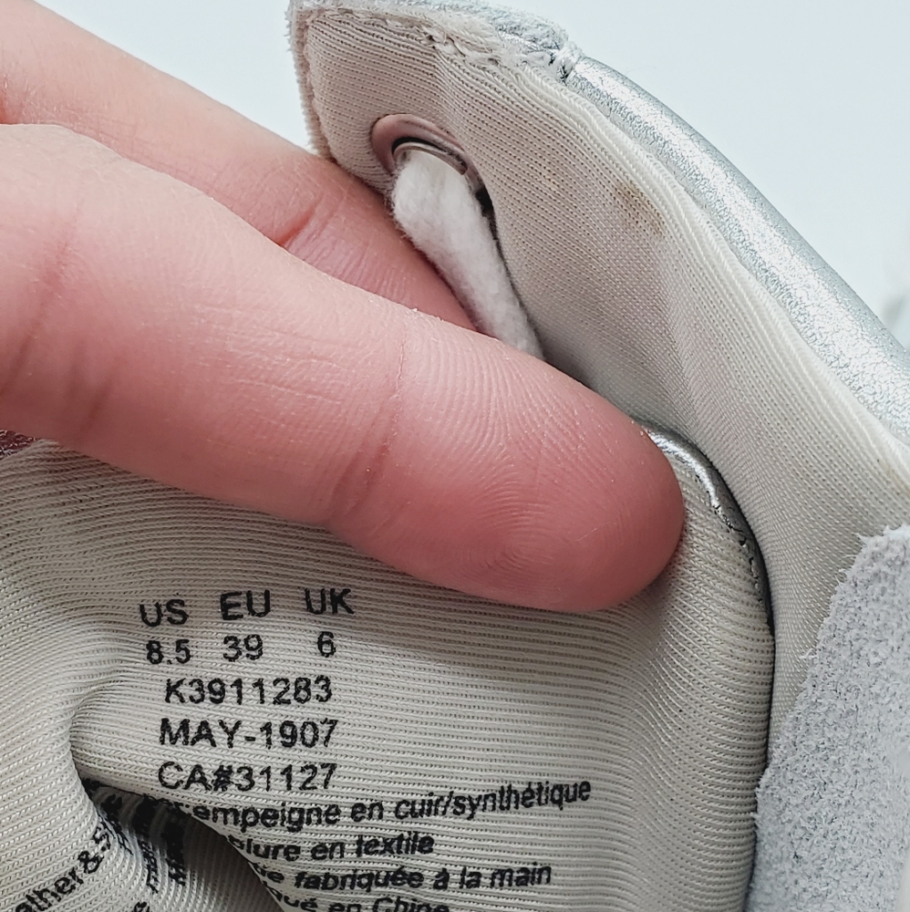 DKNY SILVER METALLIC WEDGE WOMEN SHOES SZ 8.5 - Picture 5 of 5